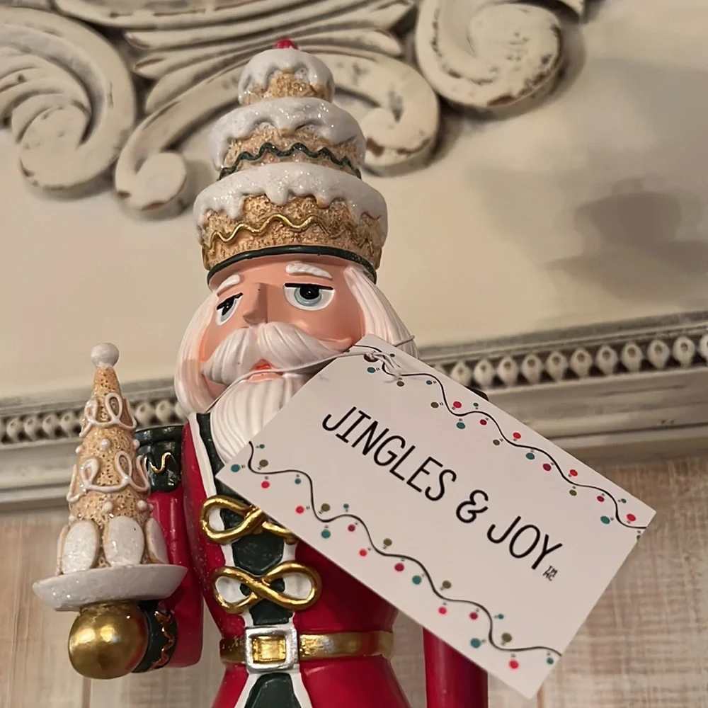NWT  jingle and‎ Joy Santa with a gingerbread cake and tree